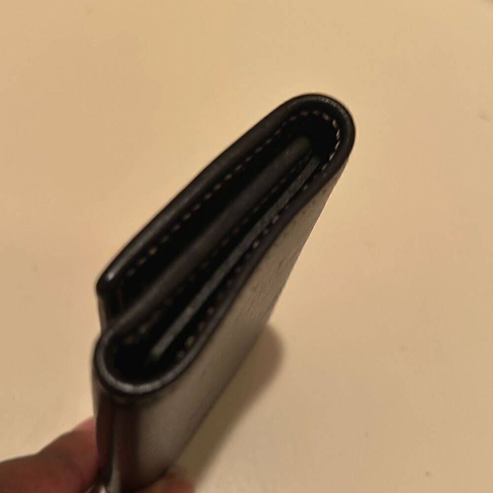Gucci Foldover Key Holder Card Case Black Leather Script Logo Luxury Minimalist - Picture 4 of 11